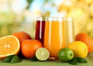 给五个月的婴儿怎样做果汁 五个月宝宝可以喝榨的水果汁吗