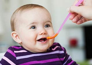 如何给宝宝添辅食（怎样给宝宝添辅食）