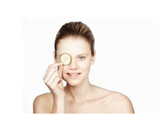 黄瓜敷脸七大好处让你的脸更水嫩 黄瓜敷脸七大好处让你的脸更水嫩一些