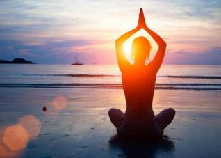 产后瑜伽减肥动作月瘦10斤（产后瑜伽瘦身）