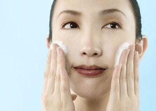 介绍挑选及使用护肤品的基本常识（了解护肤品的基础常识）