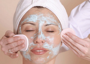 护肤品是涂得越多越好吗 护肤品是涂得越多越好吗?