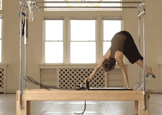 日常瘦腰瑜伽动作坚持瘦10斤（日常瘦腰瑜伽动作坚持瘦10斤视频）