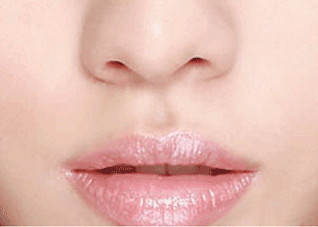 水润唇妆的具体打造方法（如何打造完美的唇妆）