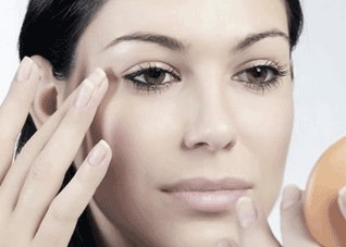 如何巧用手指解决妆容问题 手指上妆技巧