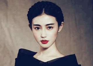 直发复古花苞头的打造步骤 直发花苞头简单扎法