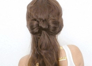 卷发怎么扎会更为好看呢 卷发怎么扎会更为好看呢图片