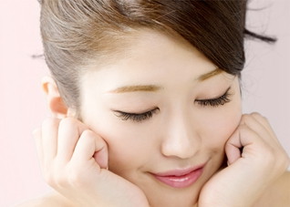 如何治疗黑眼圈 如何治疗黑眼圈小妙招