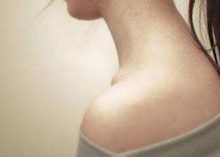 揭秘背上长痘的原因和保养方法 背上长痘痘的原因和治疗