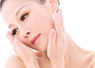 八招帮你打造白里透红肌肤（怎么能让皮肤白里透红）