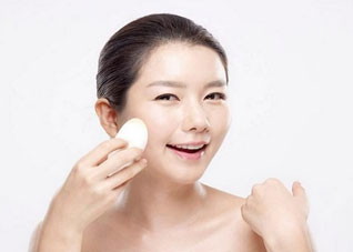 脸上长痘不用怕祛痘诀窍教大家 脸上长痘怎么消痘