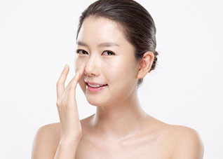 女人额头长痘的原因有哪些 女人额头长痘的原因有哪些呢