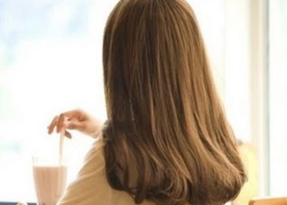 告诉你驯服卷发的实用窍门 怎么让自己卷的头发持久