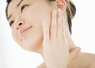 教你按摩美肌打造靓丽容颜 脸部的美容养颜按摩