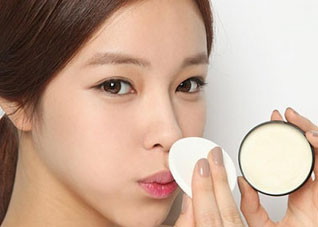 怎样才能做到夏天不脱妆（夏天怎么能不脱妆）