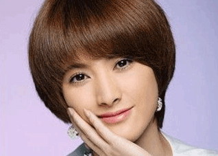 适合约会的简单发型有哪些（约会适合什么发型）