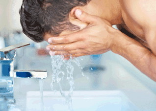盘点男士洗脸里的诸多禁忌（男生洗完脸应不应该抹东西）