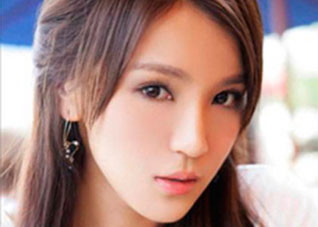 一分钟发型让女性们成小瘦脸（瘦脸女生发型）