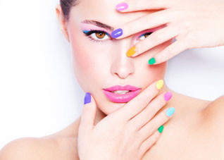 介绍粉嫩彩妆的化妆要领（彩妆基础化妆）