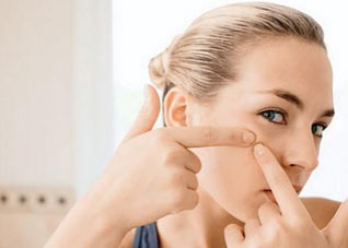 熬夜族长痘痘怎么办 因为熬夜长痘痘怎么办