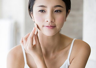 详细介绍上粉底的八大误区（粉底的正确）