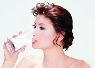 牛奶美肤嫩白的9个妙用 牛奶美肤嫩白的9个妙用是什么