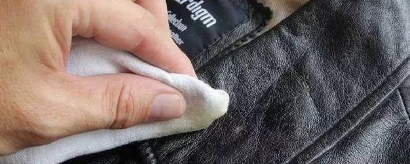 衣服上印章油怎么洗掉（如何去除衣服上的印章油）