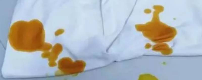辣油滴到衣服上面怎么清洗 衣服沾辣油怎么洗