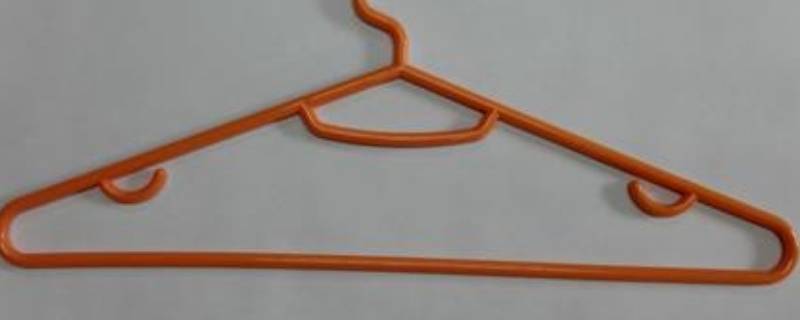 家里衣架太多怎么收纳（家里衣架太多怎么收纳看不见）