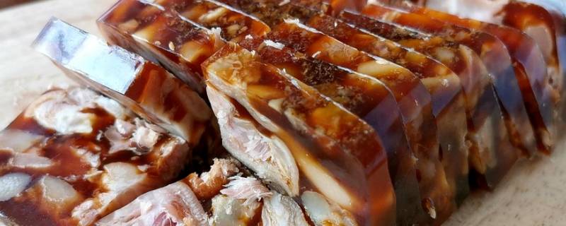 煮猪皮冻放什么材料（煮猪皮冻放什么材料好吃）