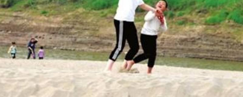 嘉鱼沙滩在什么位置（嘉鱼哪里有沙滩）