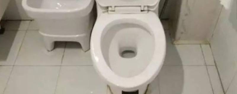 马桶堵了没有马桶塞怎么办 马桶堵了最简单的方法