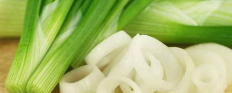 洋葱生长出来的叶子可以吃吗