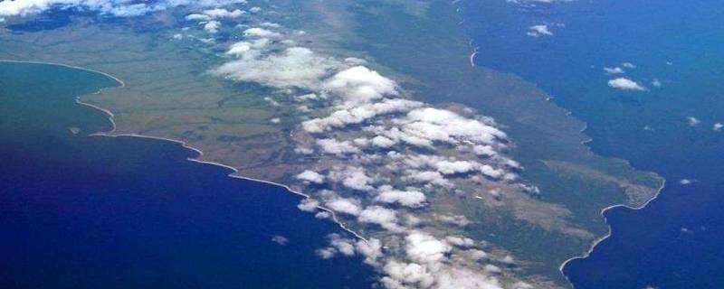 哪个海峡连接了两个大洋（哪个海峡位于两个大陆之间）