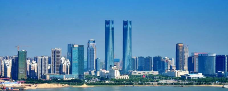 红谷滩的双子塔有多高（南昌红谷滩双子塔有多高）