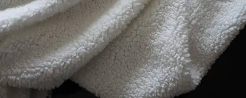 羊羔绒能用洗衣机洗吗（羊羔绒能用洗衣机洗吗?）