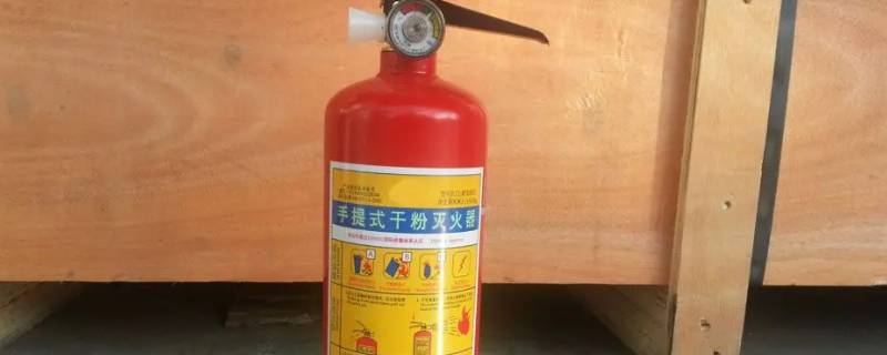 干粉灭火器的原理（干粉灭火器的原理是隔绝空气吗）
