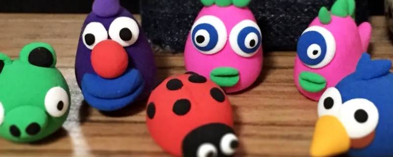 橡皮泥什么颜色可以配成黑色（橡皮泥什么颜色和什么颜色搭配是黑色）