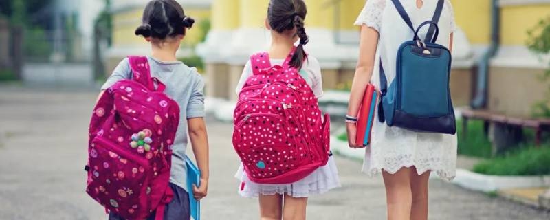 书包可以用洗衣机甩干吗（包包可以放洗衣机甩干吗）