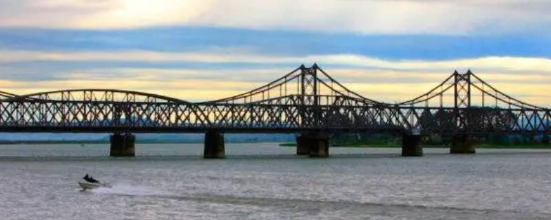 中朝边界以什么和鸭绿江为界（我国陆地边界东起中朝边界的鸭绿江）