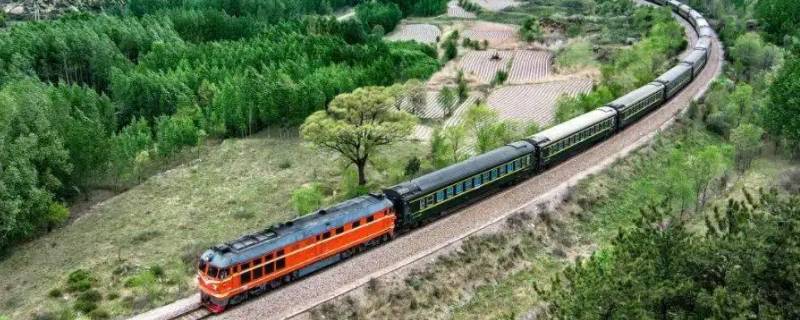 火车40号在什么位置（火车车厢40号大概在哪个位置）