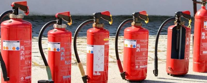 干粉灭火器怎么看过期（干粉灭火器怎么看有没有过期）