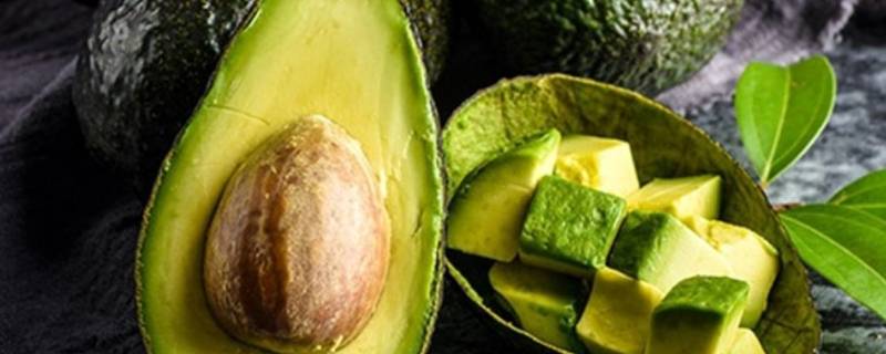 牛油果的学名 牛油果的学名是鳄梨还是蛇皮果
