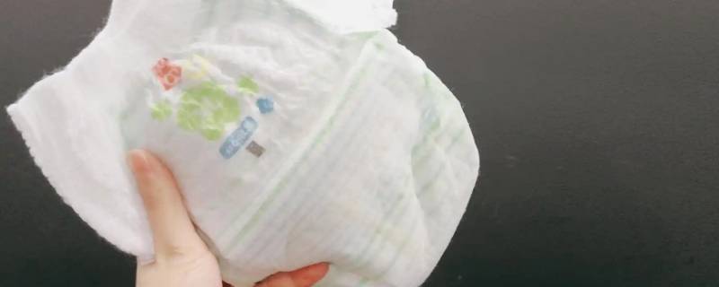 拉拉裤上面的塑料胶布是干嘛的（拉拉裤后面那个塑料是什么东西）