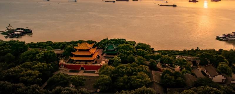 岳阳楼坐落在什么湖上 岳阳楼位于哪座湖上