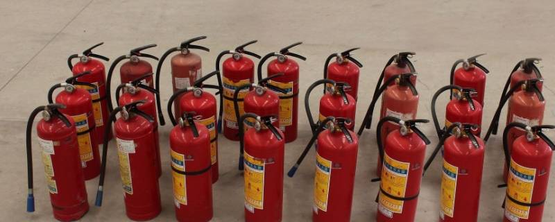 常见的灭火器有几种（常见的灭火器有几种?简述灭火器使用步骤?）