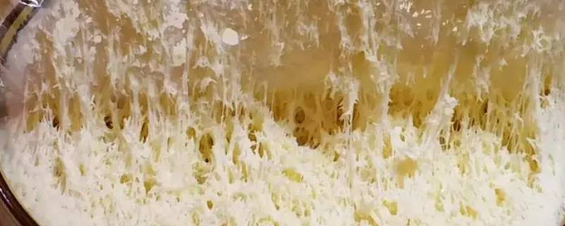 用酵母发面还用小苏打吗（发面用酵母粉还用小苏打吗）