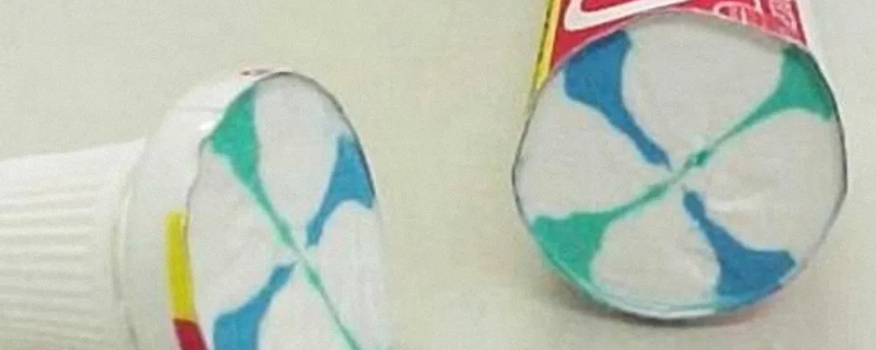 为什么牙膏挤出来的花纹均匀（为啥牙膏挤出来颜色是均匀的）