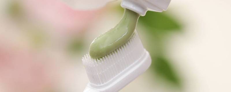 成人可以用儿童牙膏吗（儿童能使用成人牙膏吗）