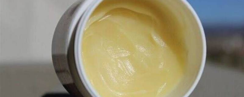 凡士林是什么提炼出来的 搜一下凡士林的作用